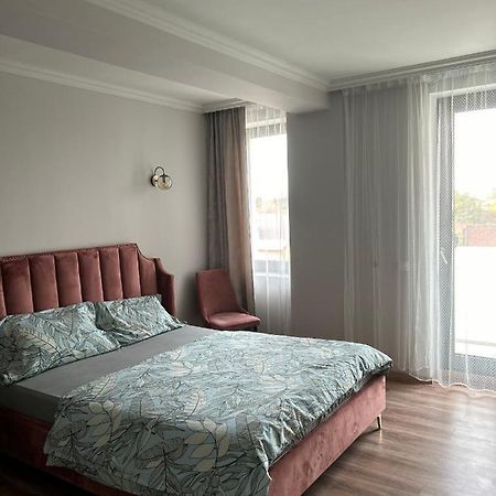 Becca'S Downtown Apartment With Private Parking 拉迪亚 外观 照片