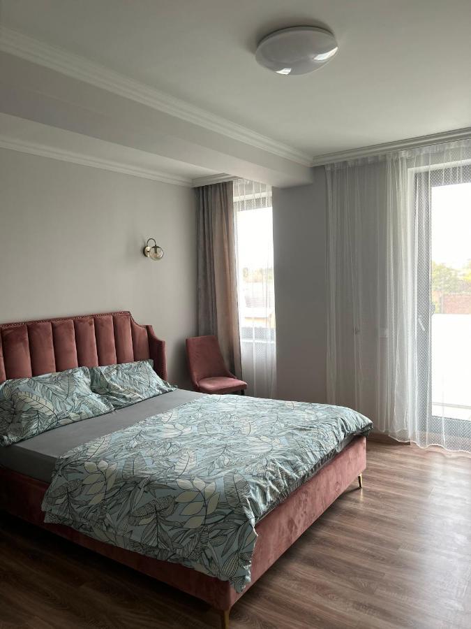 Becca'S Downtown Apartment With Private Parking 拉迪亚 外观 照片